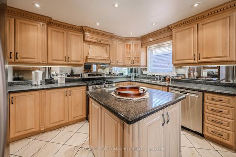 Photo 11 at 260 Mathewson Street, Maple, Vaughan