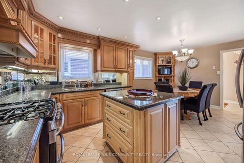 Photo 13 at 260 Mathewson Street, Maple, Vaughan