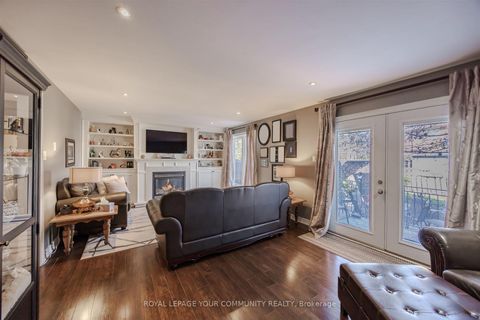 Photo 24 at 260 Mathewson Street, Maple, Vaughan