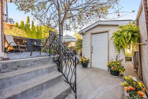 Photo 32 at 260 Mathewson Street, Maple, Vaughan