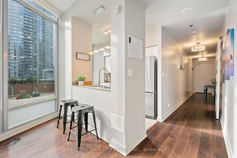 Photo 11 at 201 - 81 Navy Wharf Court, Waterfront Communities C1, Toronto