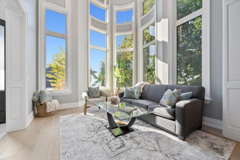 Photo 3 at 14 Westglen Crescent, City Centre West, Toronto