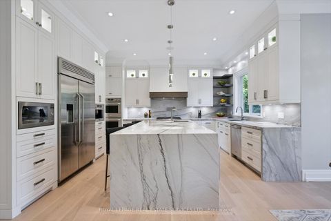 Photo 7 at 14 Westglen Crescent, City Centre West, Toronto