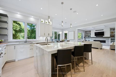 Photo 9 at 14 Westglen Crescent, City Centre West, Toronto