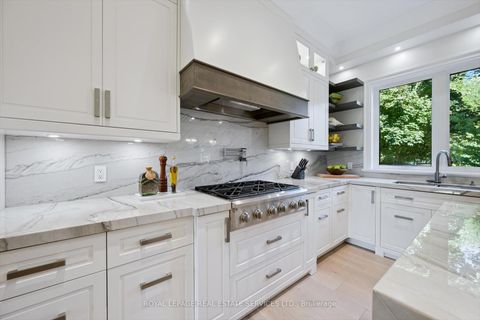 Photo 10 at 14 Westglen Crescent, City Centre West, Toronto