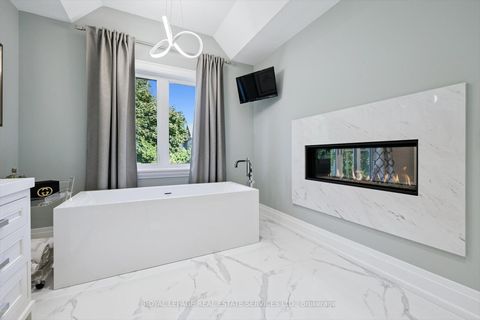 Photo 23 at 14 Westglen Crescent, City Centre West, Toronto