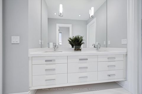 Photo 28 at 14 Westglen Crescent, City Centre West, Toronto