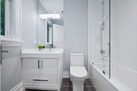 Photo 33 at 14 Westglen Crescent, City Centre West, Toronto