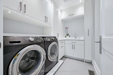 Photo 34 at 14 Westglen Crescent, City Centre West, Toronto