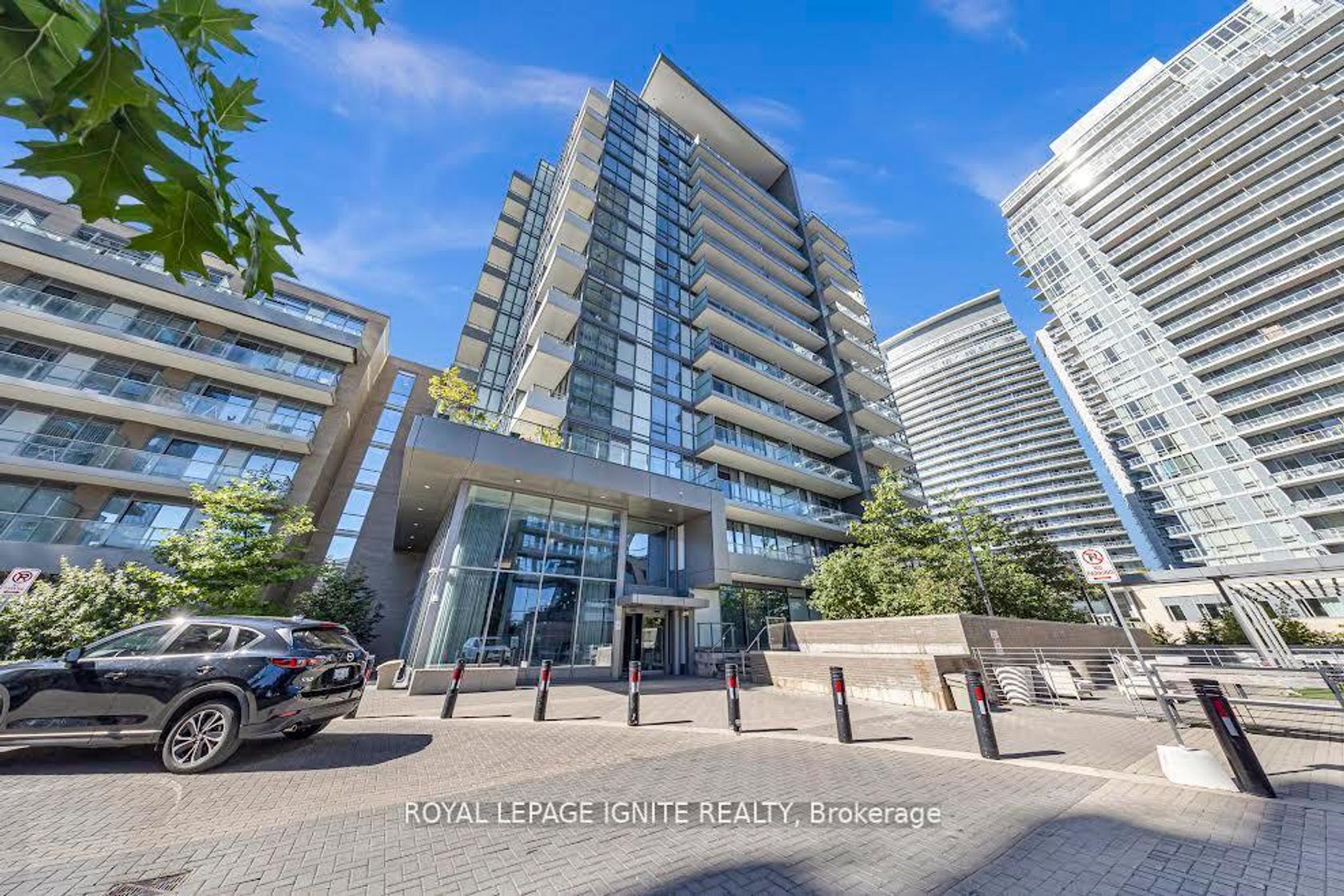 207 - 52 Forest Manor Road, Henry Farm, Toronto 