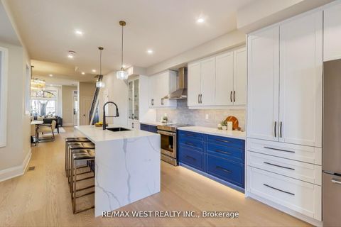 Photo 7 at 21 Rolyat Street, Bellwoods, Toronto