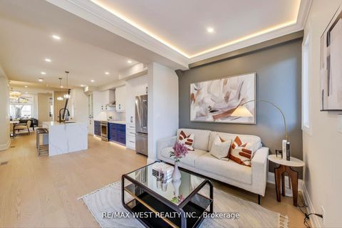 Photo 8 at 21 Rolyat Street, Bellwoods, Toronto