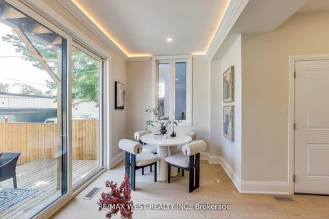 Photo 9 at 21 Rolyat Street, Bellwoods, Toronto