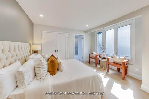 Photo 10 at 21 Rolyat Street, Bellwoods, Toronto