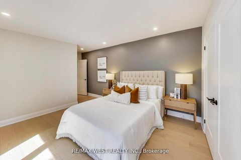 Photo 11 at 21 Rolyat Street, Bellwoods, Toronto