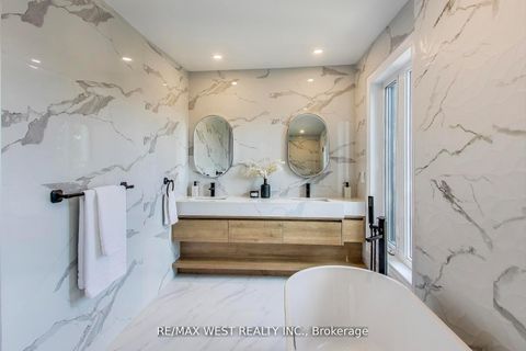 Photo 14 at 21 Rolyat Street, Bellwoods, Toronto