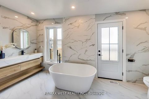 Photo 15 at 21 Rolyat Street, Bellwoods, Toronto