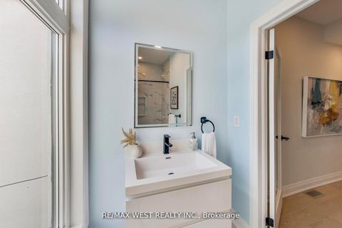 Photo 21 at 21 Rolyat Street, Bellwoods, Toronto