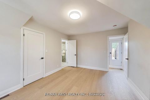 Photo 23 at 21 Rolyat Street, Bellwoods, Toronto