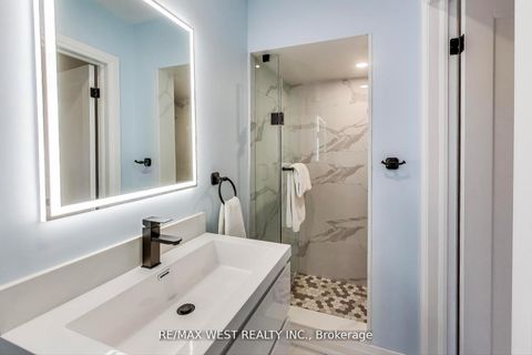 Photo 24 at 21 Rolyat Street, Bellwoods, Toronto