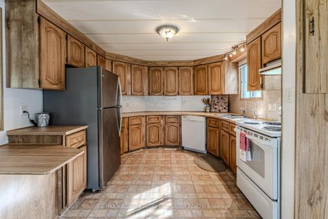 Photo 3 at 15 Riverview Circle, Rural Innisfil, Innisfil