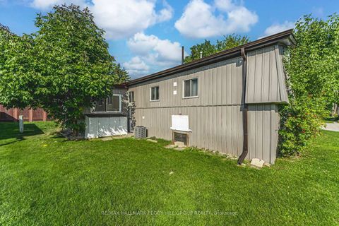 Photo 13 at 15 Riverview Circle, Rural Innisfil, Innisfil Photo 13 at 15 Riverview Circle, Rural Innisfil, Innisfil
