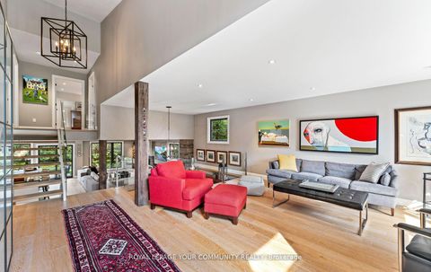 Photo 2 at 12 Glenview Drive, Aurora Highlands, Aurora