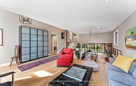 Photo 4 at 12 Glenview Drive, Aurora Highlands, Aurora