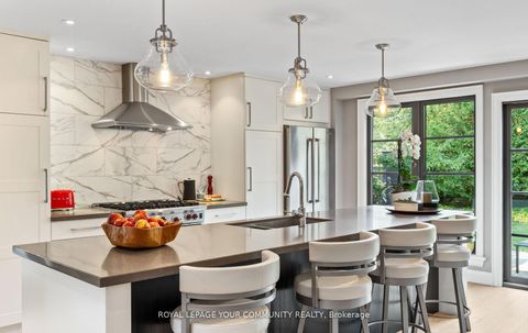 Photo 9 at 12 Glenview Drive, Aurora Highlands, Aurora