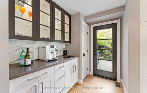 Photo 10 at 12 Glenview Drive, Aurora Highlands, Aurora