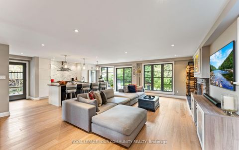 Photo 12 at 12 Glenview Drive, Aurora Highlands, Aurora