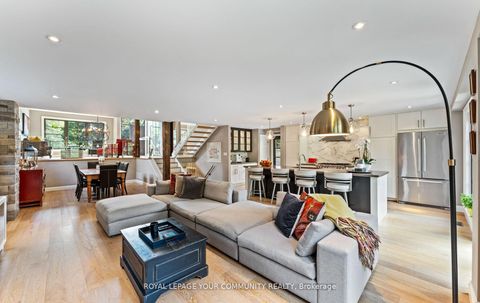 Photo 13 at 12 Glenview Drive, Aurora Highlands, Aurora