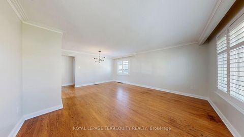 Photo 2 at 85 Romulus Drive, Bendale, Toronto
