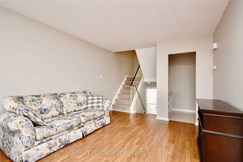 Photo 3 at 12 Robin Court, Cundles East, Barrie