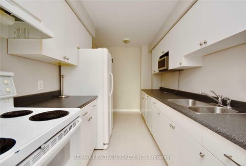 Photo 5 at 12 Robin Court, Cundles East, Barrie