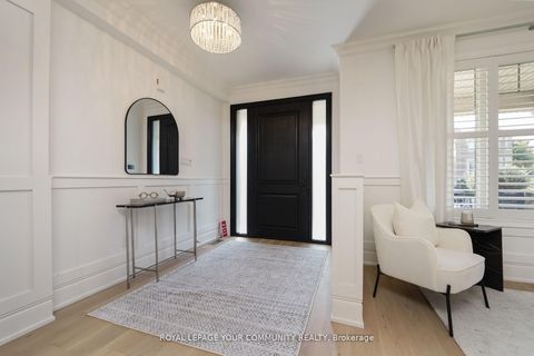 Photo 3 at 4 Dairy Avenue, Oak Ridges, Richmond Hill