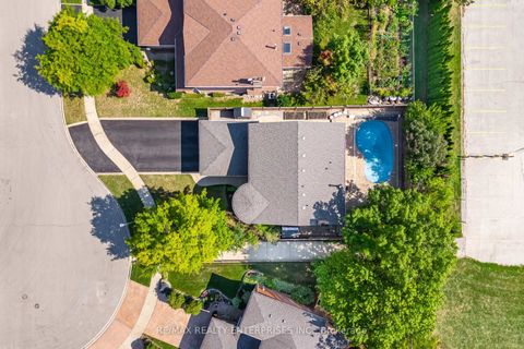 Photo 2 at 1166 Priory Court, GA Glen Abbey, Oakville