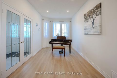 Photo 2 at 250 Alex Doner Drive, Glenway Estates, Newmarket Photo 2 at 250 Alex Doner Drive, Glenway Estates, Newmarket