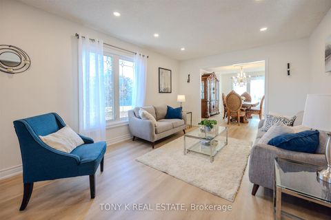 Photo 4 at 250 Alex Doner Drive, Glenway Estates, Newmarket