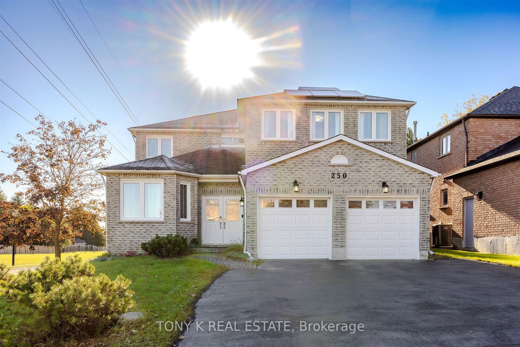 250 Alex Doner Drive, Glenway Estates, Newmarket photo number 2