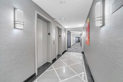Photo 4 at 408 - 14924 Yonge Street, Aurora Highlands, Aurora Photo 4 at 408 - 14924 Yonge Street, Aurora Highlands, Aurora