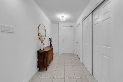 Photo 8 at 408 - 14924 Yonge Street, Aurora Highlands, Aurora Photo 8 at 408 - 14924 Yonge Street, Aurora Highlands, Aurora