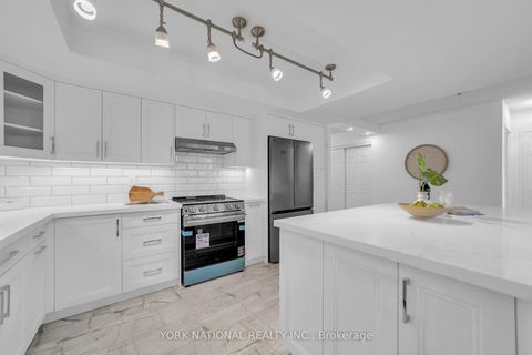 Photo 13 at 408 - 14924 Yonge Street, Aurora Highlands, Aurora
