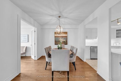 Photo 23 at 408 - 14924 Yonge Street, Aurora Highlands, Aurora