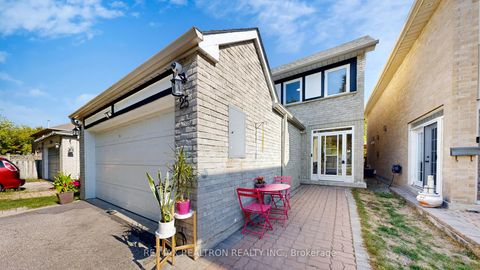 Photo 3 at 25 Greybeaver Trail, Rouge E10, Toronto