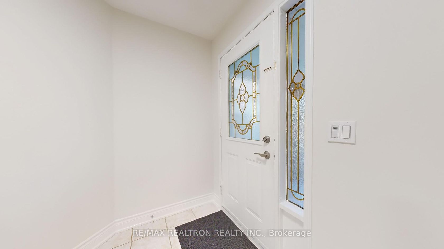 Photo 4 at 25 Greybeaver Trail, Rouge E10, Toronto Photo 4 at 25 Greybeaver Trail, Rouge E10, Toronto