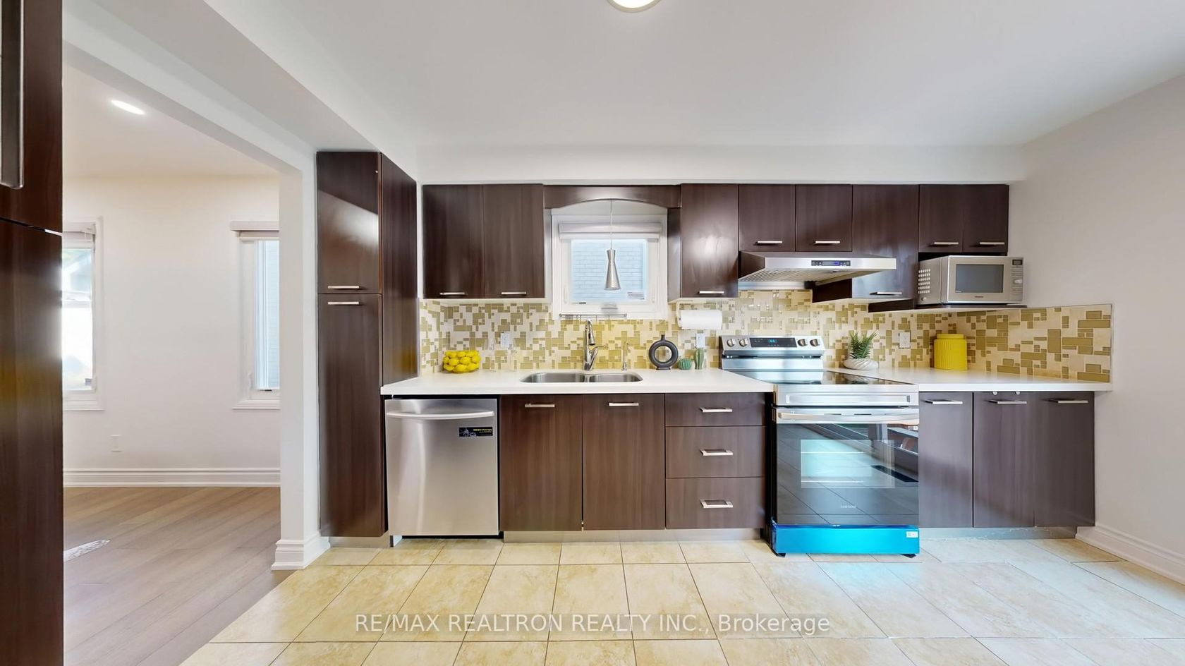 Photo 5 at 25 Greybeaver Trail, Rouge E10, Toronto Photo 5 at 25 Greybeaver Trail, Rouge E10, Toronto