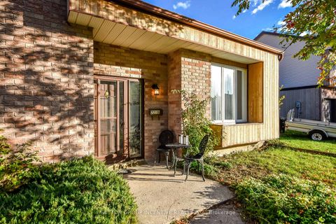 Photo 3 at 2276 Scythes Street, Stroud, Innisfil Photo 3 at 2276 Scythes Street, Stroud, Innisfil