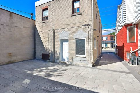 Photo 3 at 1215 Woodbine Avenue, Lumsden, Toronto