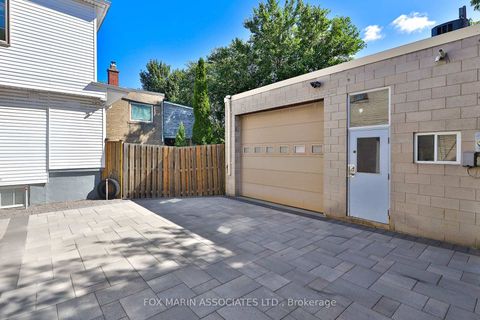 Photo 4 at 1215 Woodbine Avenue, Lumsden, Toronto